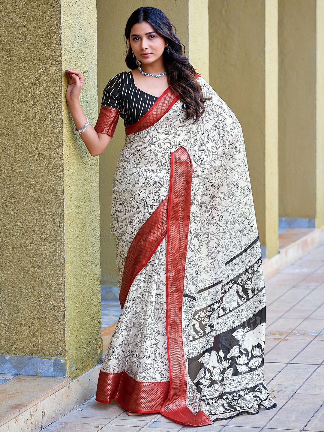 

KALINI Kalamkari Printed Zari Saree, White