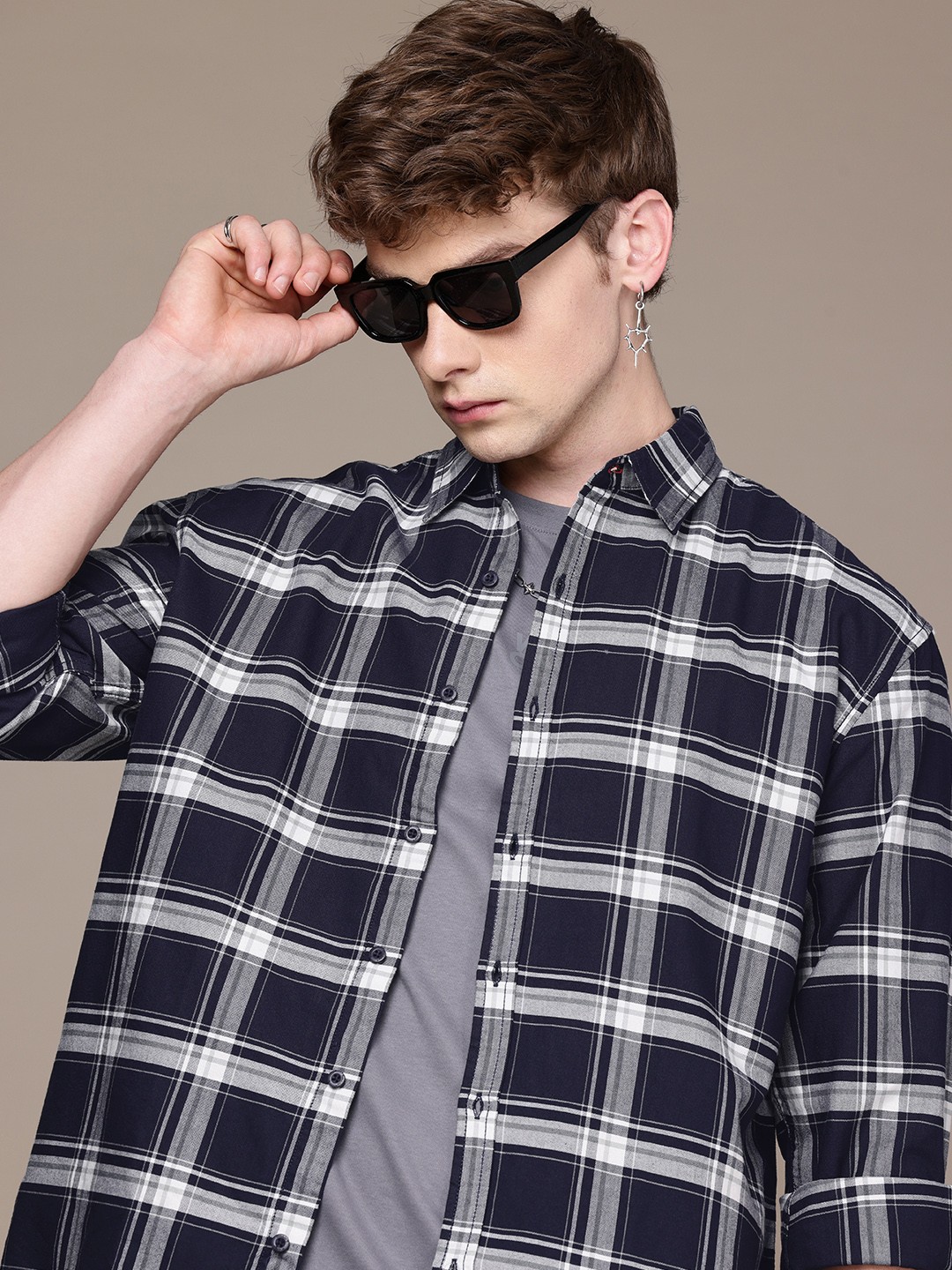 

The Roadster Life Co. Relaxed Fit Checked Pure Cotton Casual Shirt, Navy blue