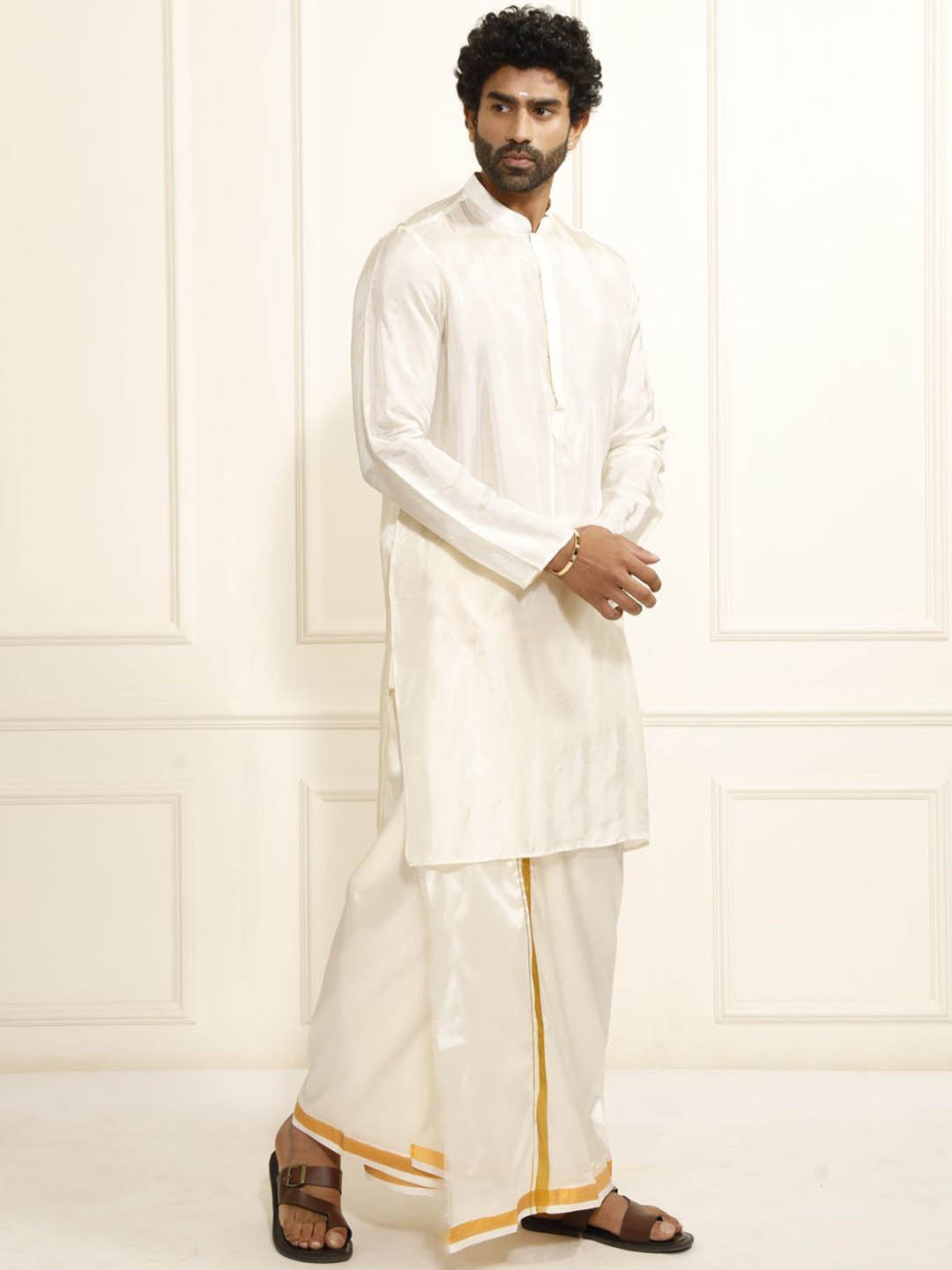 

VASTRAMAY Solid Mandarin Collar Kurta with Pyjamas, Cream