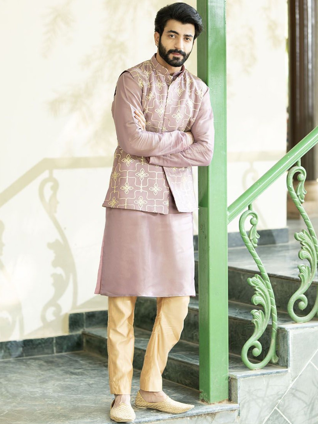 

VASTRAMAY Men Floral Regular Thread Work Kurta with Trousers, Purple