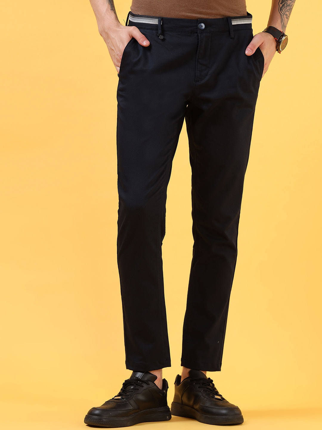 

THINC Men Slim Fit Mid-Rise Trousers, Navy blue