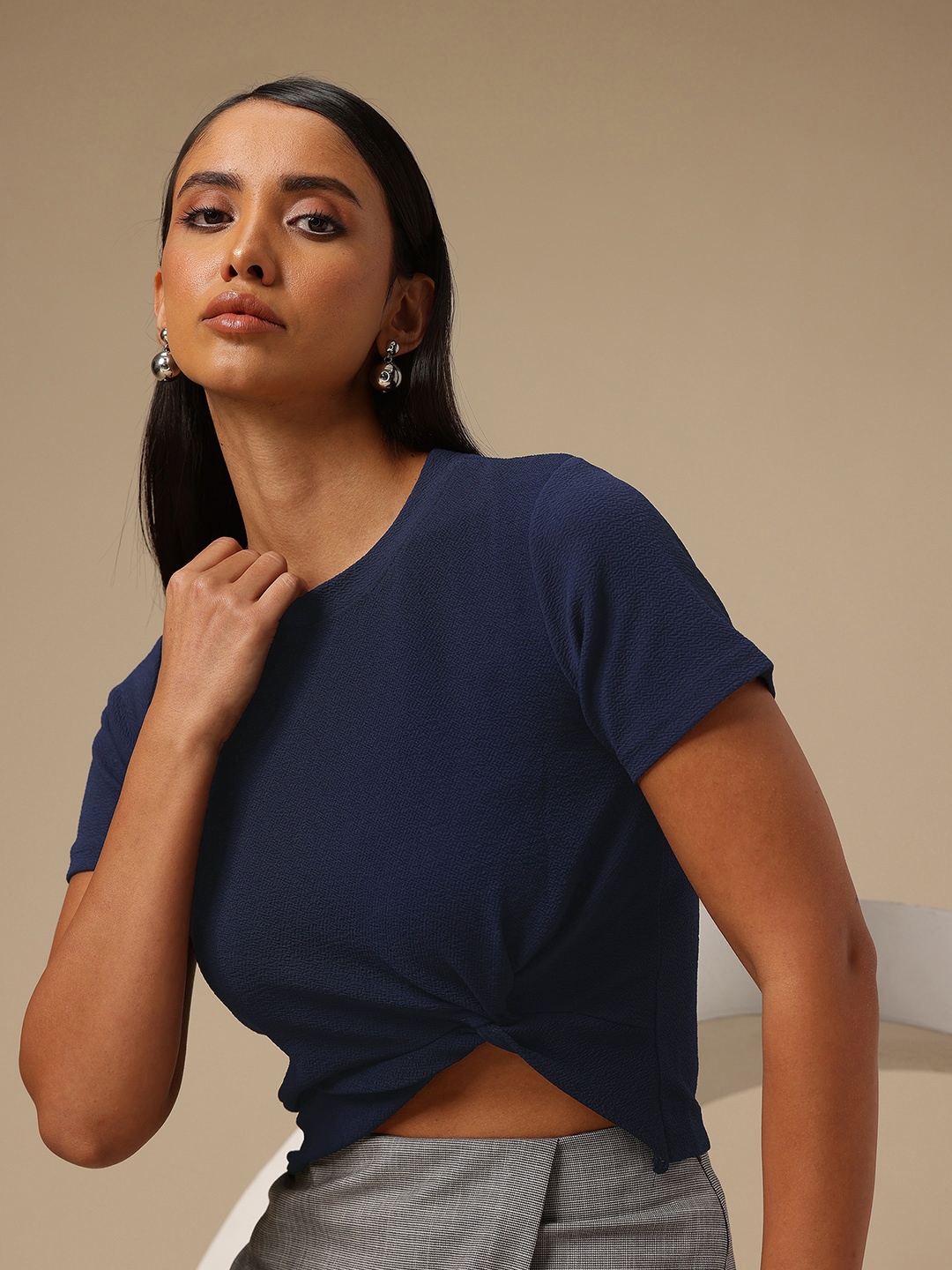 

Chemistry Twisted Crop Top, Navy blue