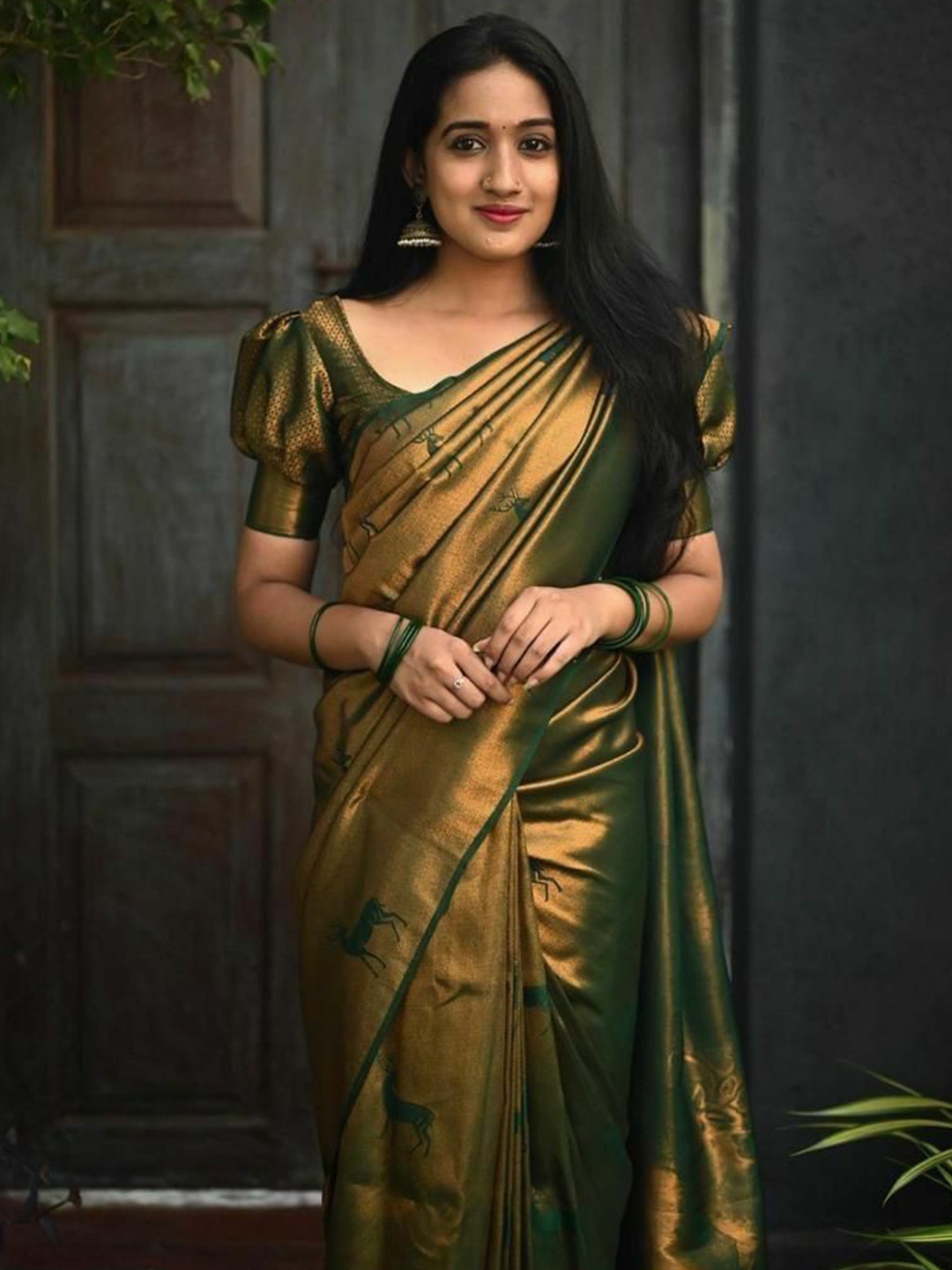 

KALINI Ethnic Motifs Woven Design Zari Banarasi Saree, Green