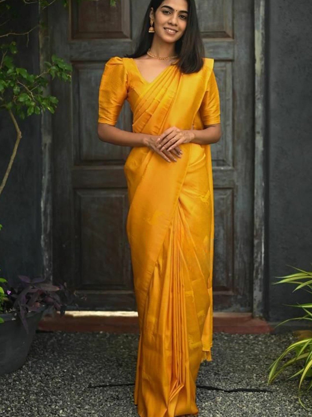 

KALINI Woven Design Zari Banarasi Saree, Yellow