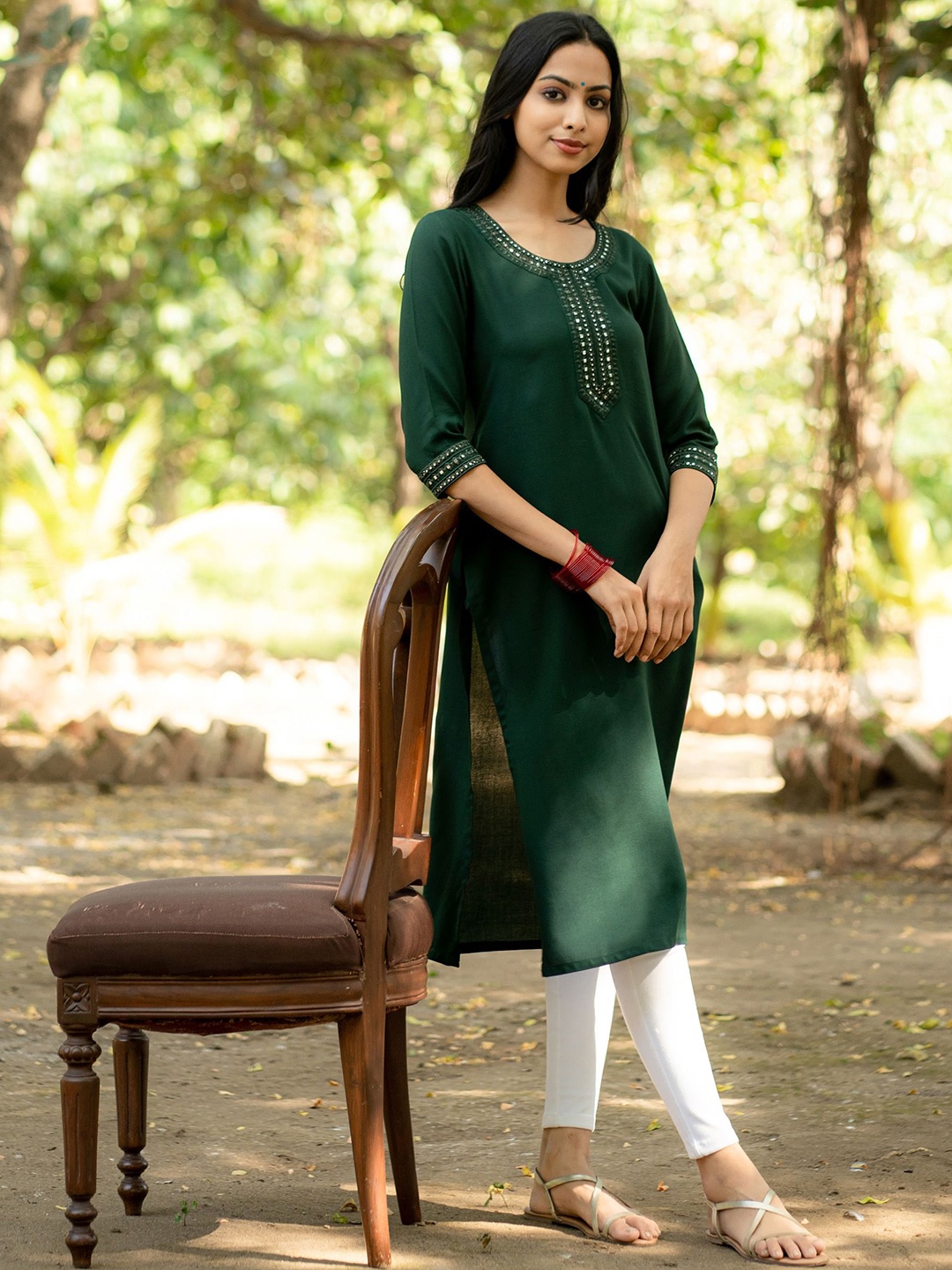 

GULABOSITABO Women Embroidered Mirror Work Kurta, Green