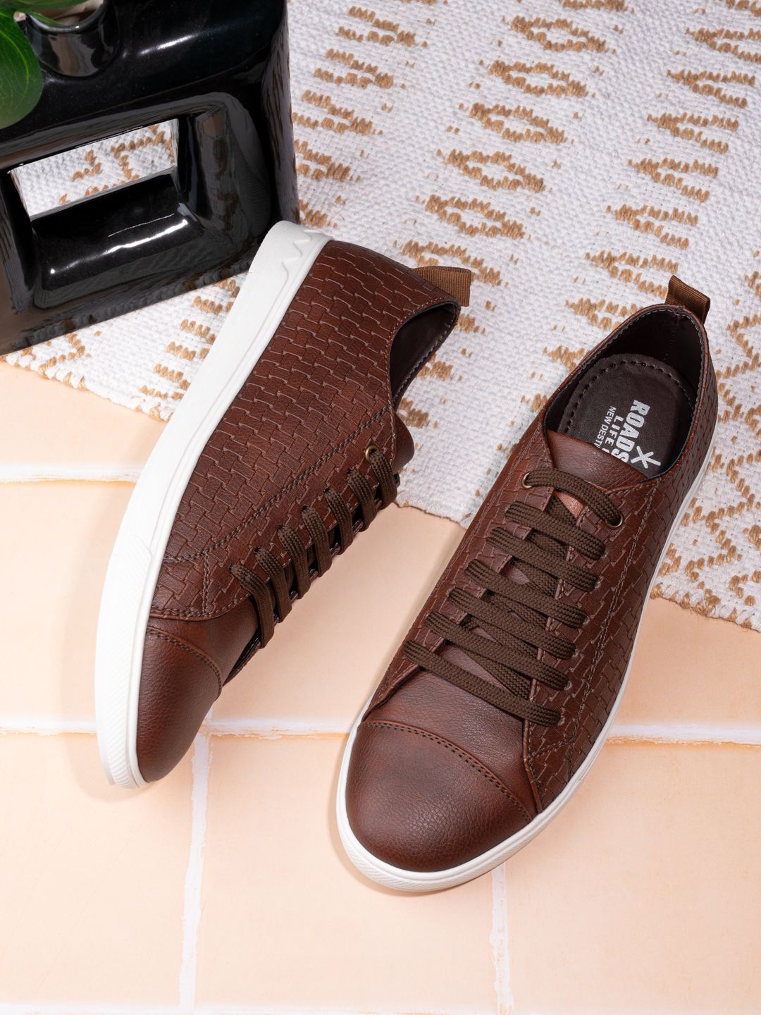 

The Roadster Lifestyle Co. Men Casual Lace-Up Sneakers, Brown