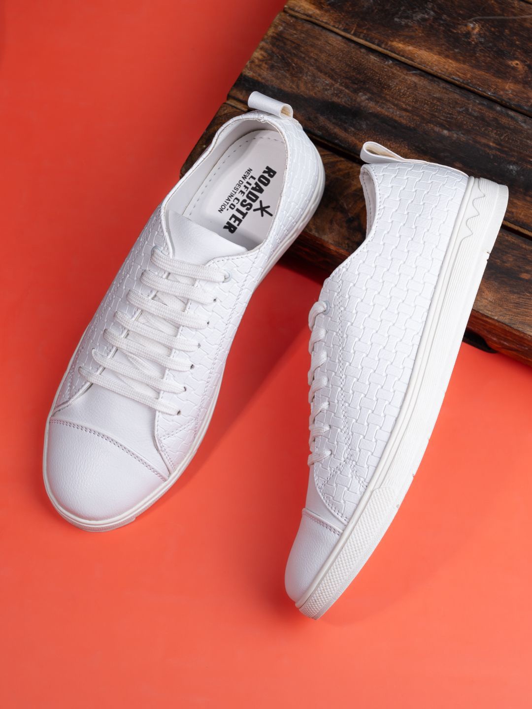 

The Roadster Lifestyle Co. Men Lace-Up Round Toe Sneakers, White