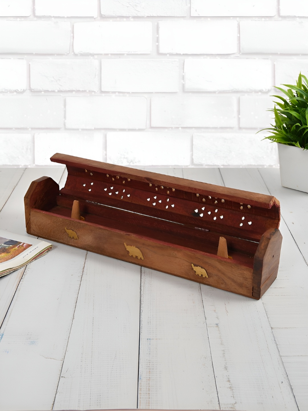 

CLIO'S HERITAGE STORE Brown Wooden Dhupbatti Stand