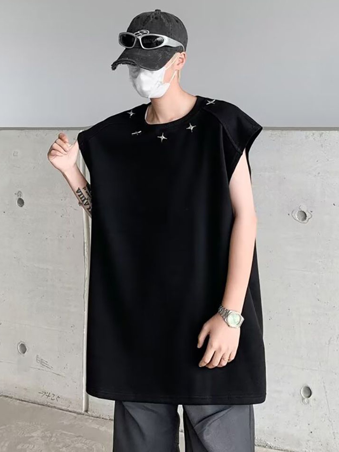 

StyleCast x Revolte Men Solid Round Neck Oversized T-shirt, Black