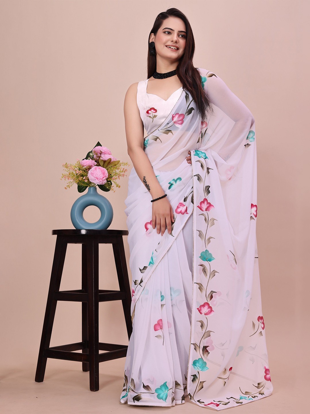 

Avojee Floral Printed Saree, White