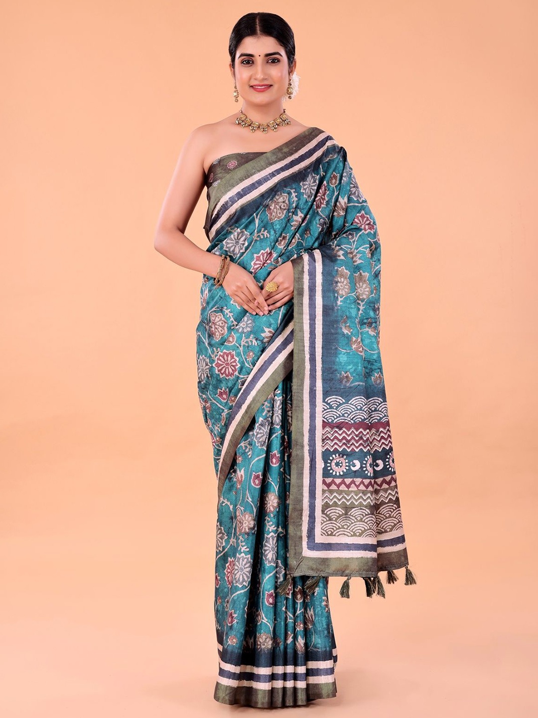 

NAAREE COLLECTION Floral Printed Satin Saree, Blue