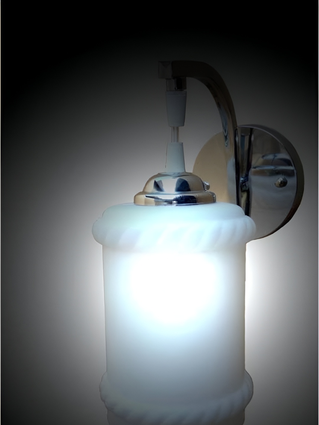

Afast White & Silver Toned Metal Wall Lamp