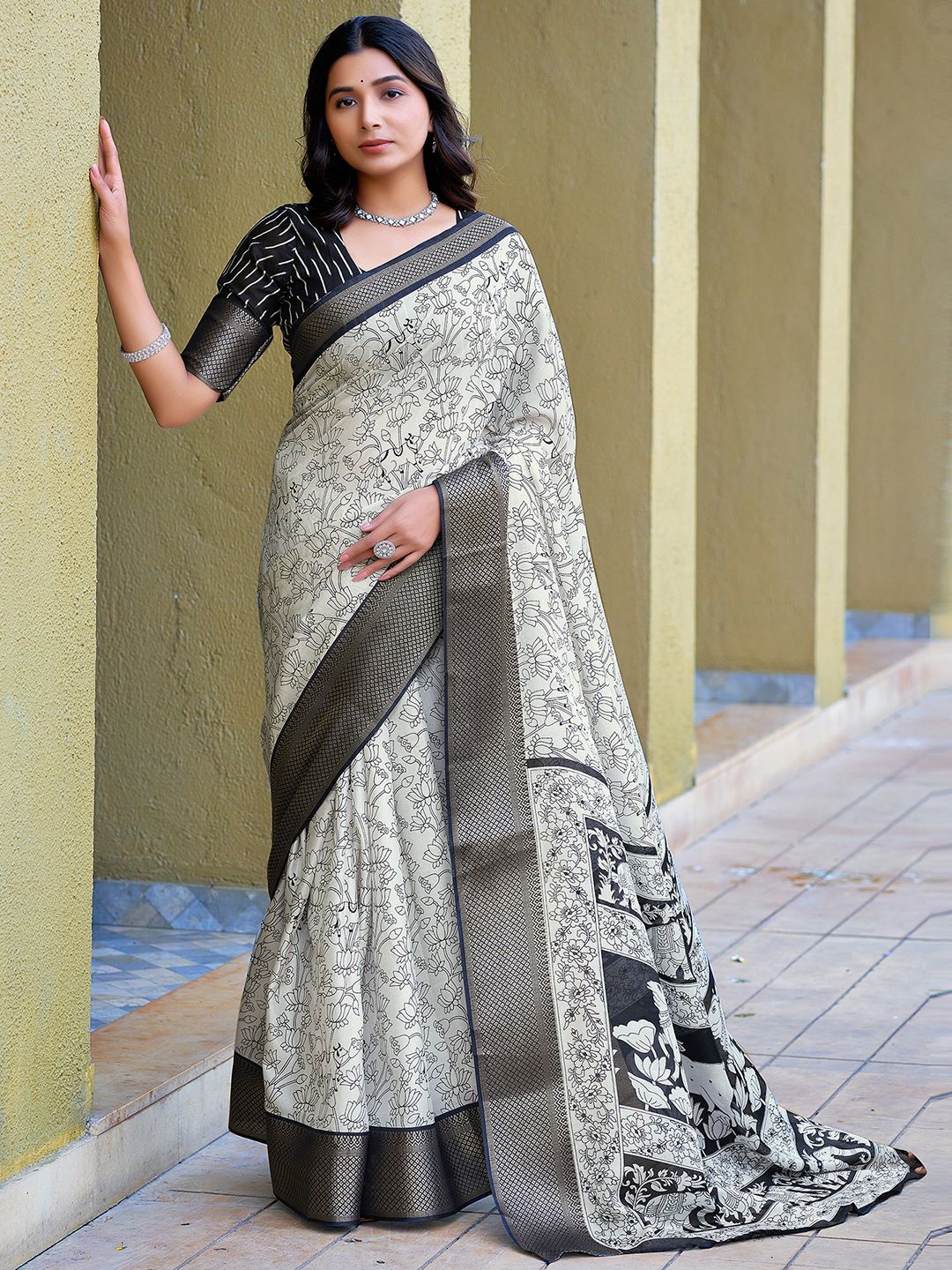 

KALINI Floral Printed Zari Saree, White