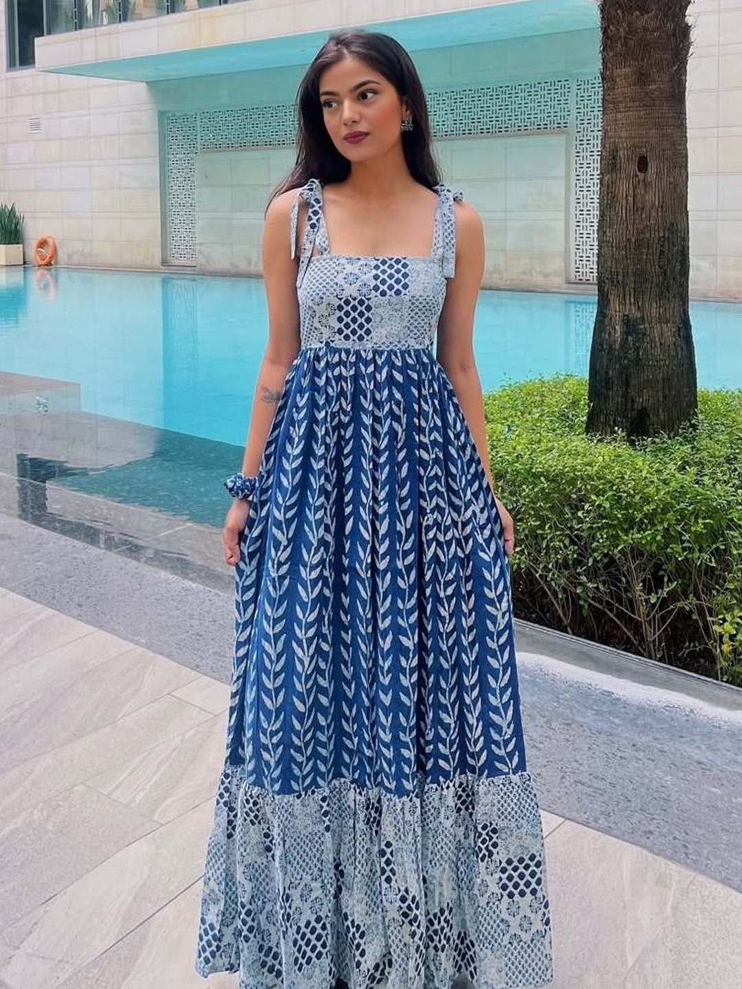 

WHATNOT STYLE Women Floral Printed Fit and Flare Maxi Dress, Blue