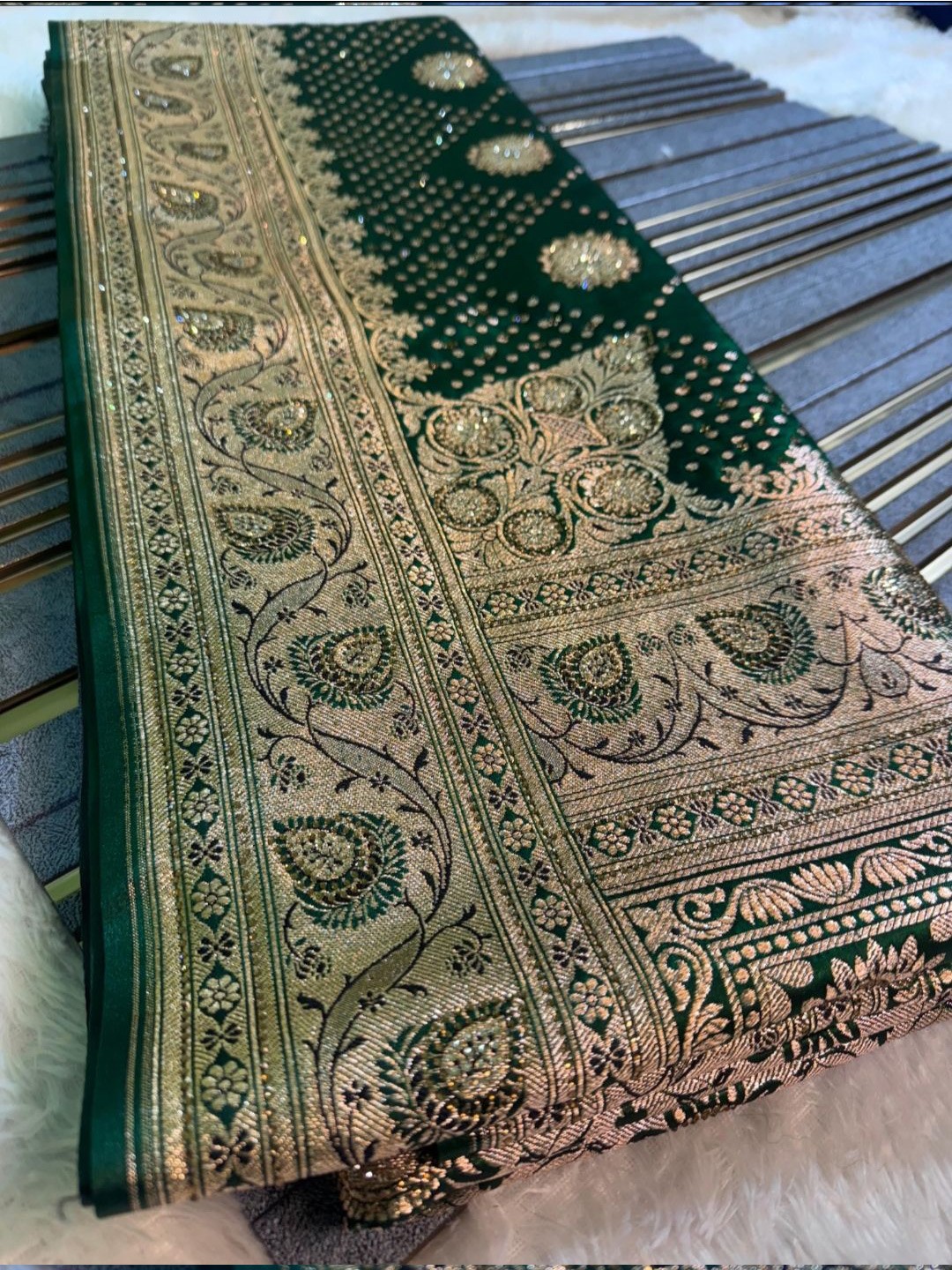 

DIVASTRI Ethnic Motifs Zari Banarasi Saree, Green