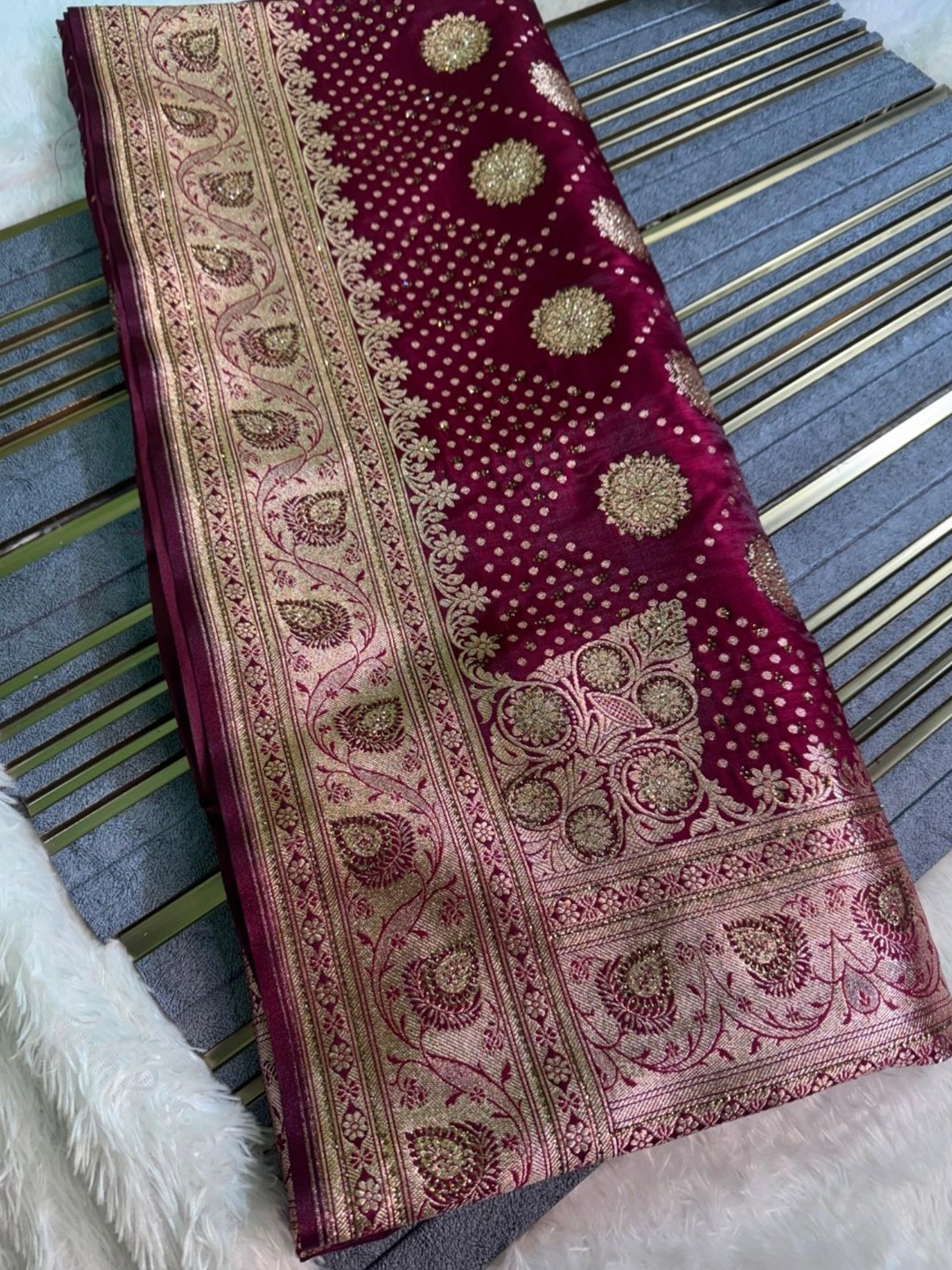 

DIVASTRI Ethnic Motifs Zari Banarasi Saree, Maroon