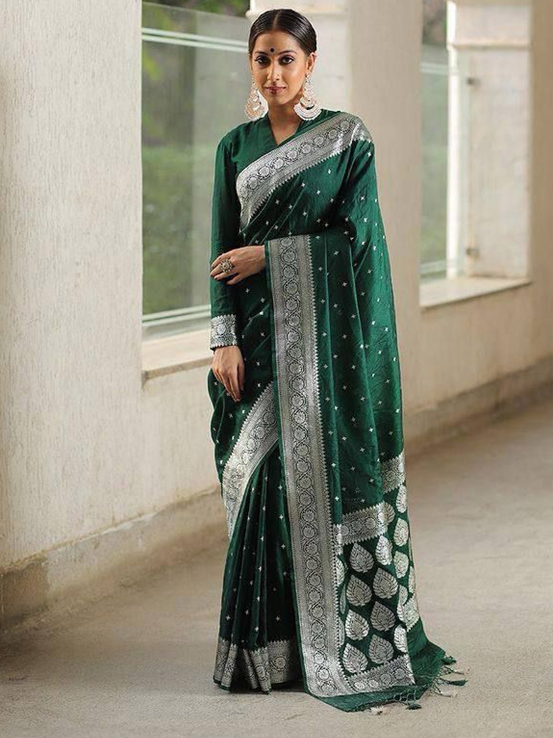 

KALINI Woven Design Zari Banarasi Saree, Green