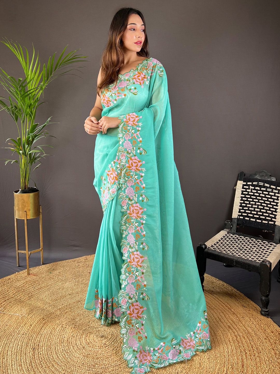 

Anouk Floral Embroidered Tissue Saree, Turquoise blue