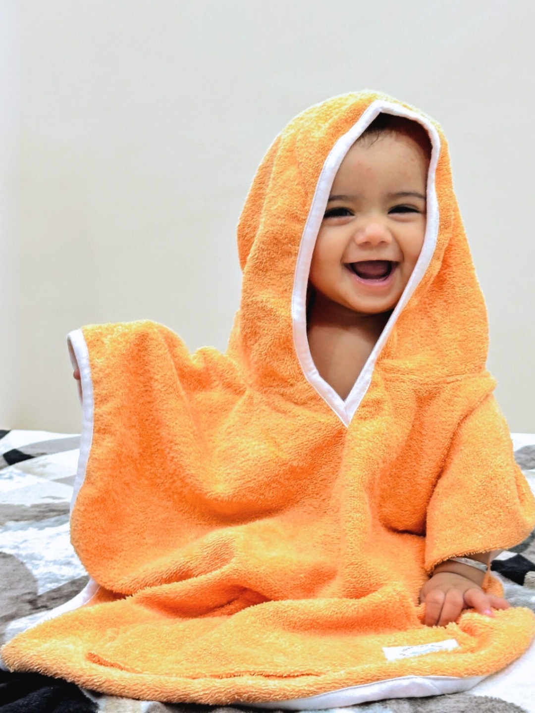 

TIDY SLEEP Orange & White Terry Cotton 300 GSM Poncho Bath Towel
