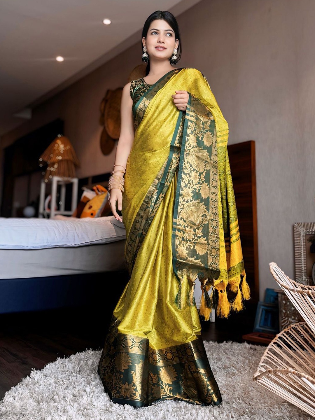 

JULEE Woven Design Zari Pure Silk Kanjeevaram Saree, Green
