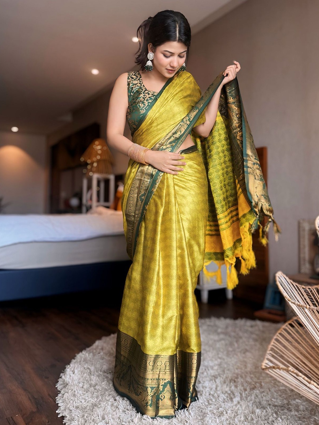

JULEE Woven Design Zari Pure Silk Kanjeevaram Saree, Lime green