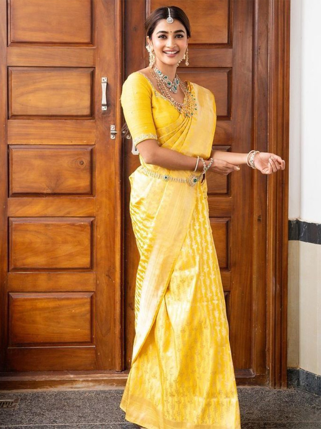 

JULEE Woven Design Zari Pure Silk Saree, Yellow