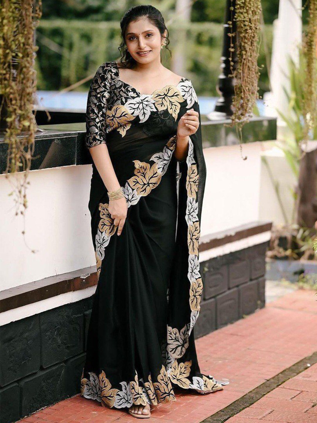 

JULEE Floral Woven Design Pure Georgette Saree, Black