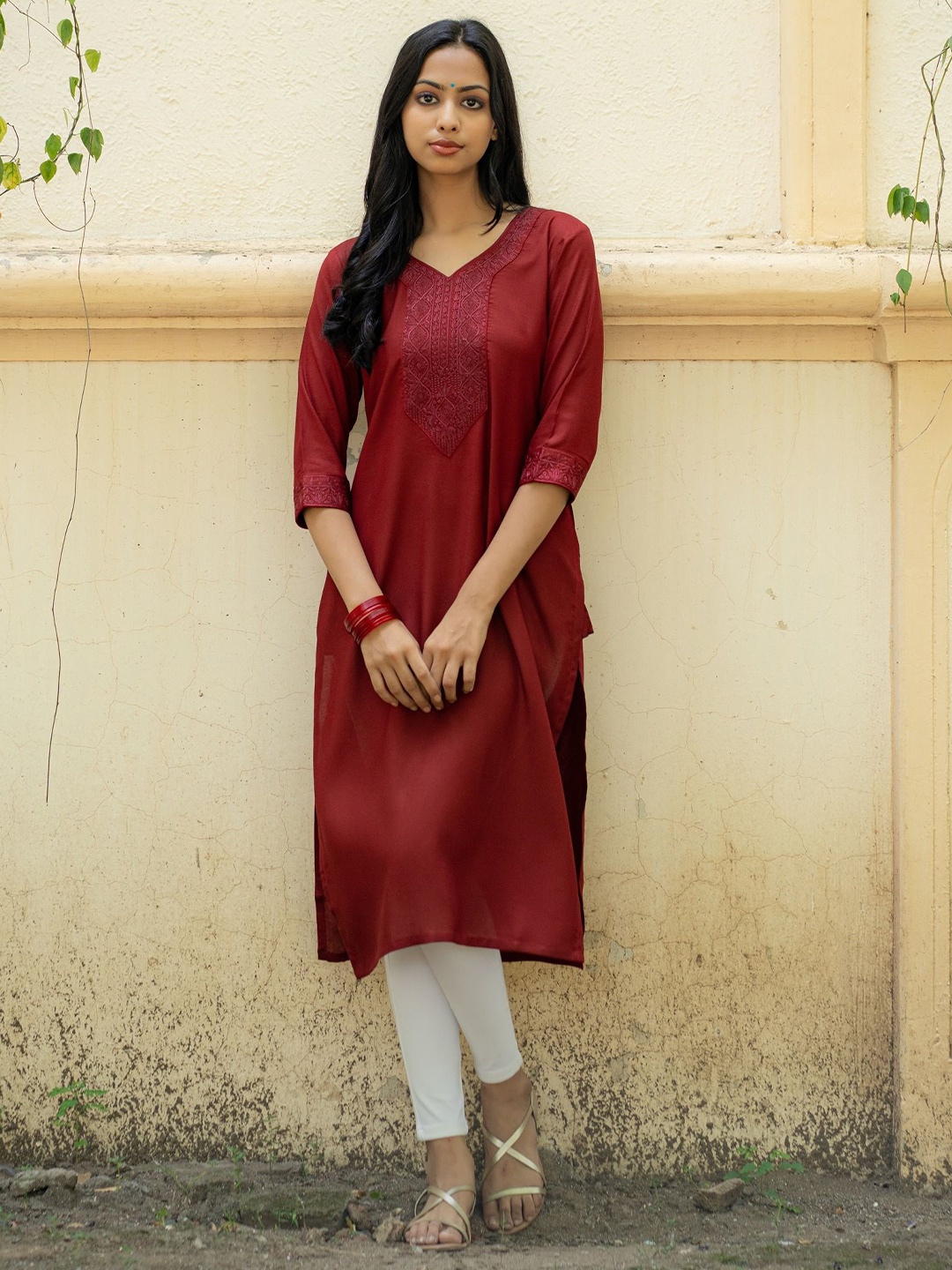 

GULABOSITABO Women Yoke Design Thread Work Kurta, Maroon