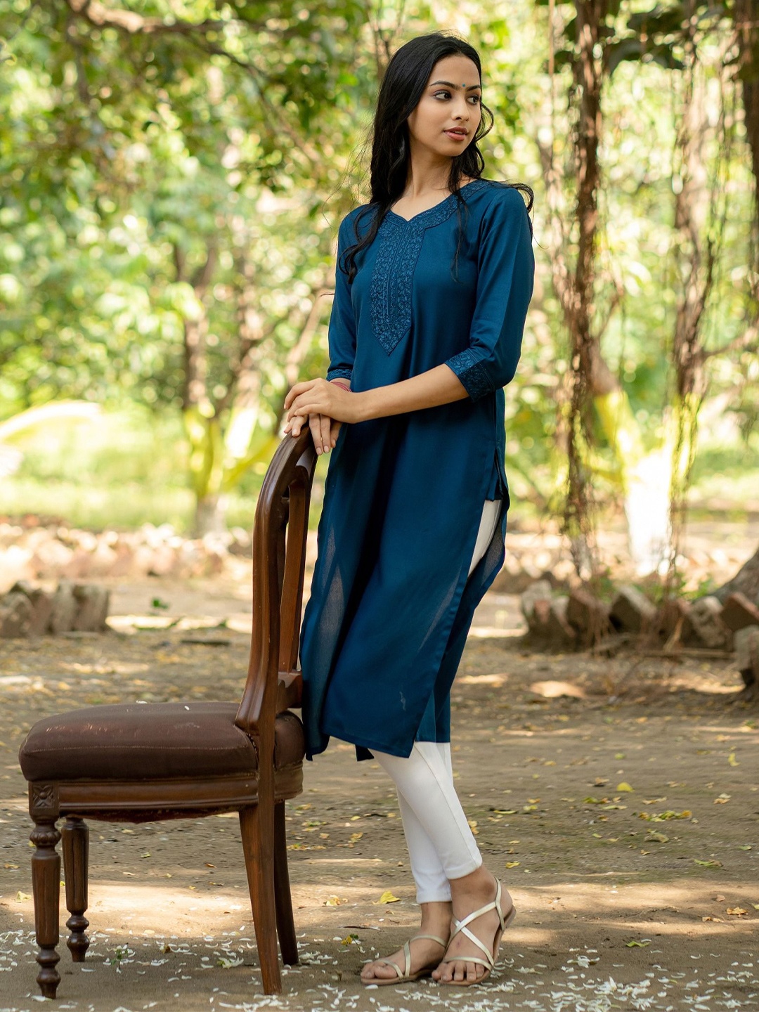 

GULABOSITABO Yoke Embroidered Straight Kurtas, Blue