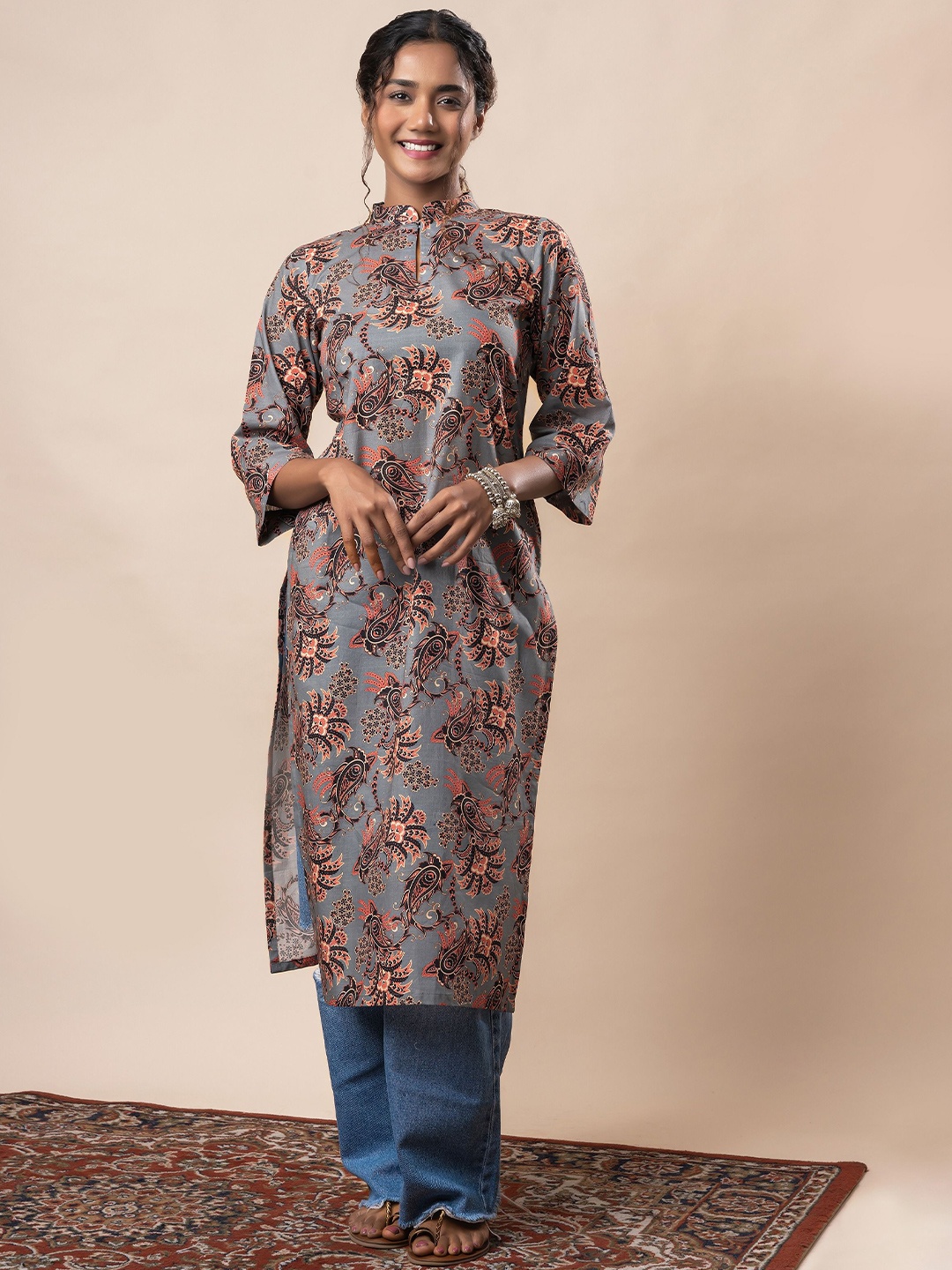 

GULABOSITABO Women Printed Pure Cotton Straight Kurta, Grey