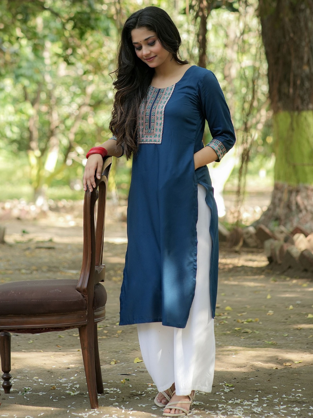 

GULABOSITABO Women Yoke Embroidered Straight Kurtas, Blue
