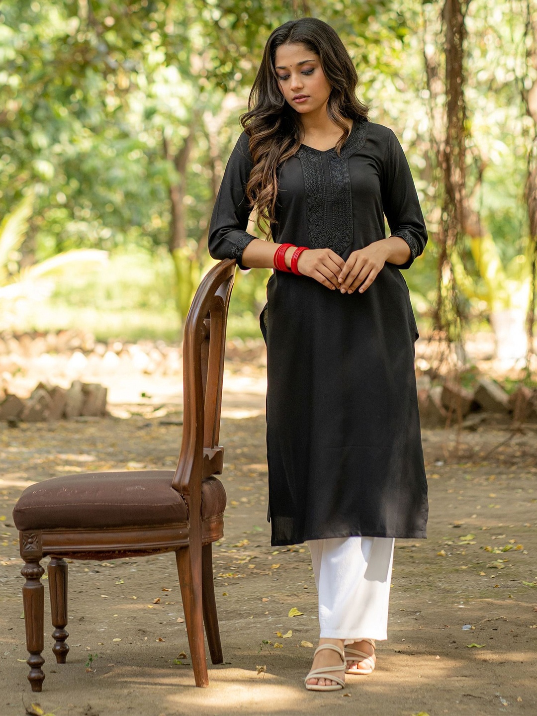 

GULABOSITABO Women Yoke Design Thread Work Kurta, Black