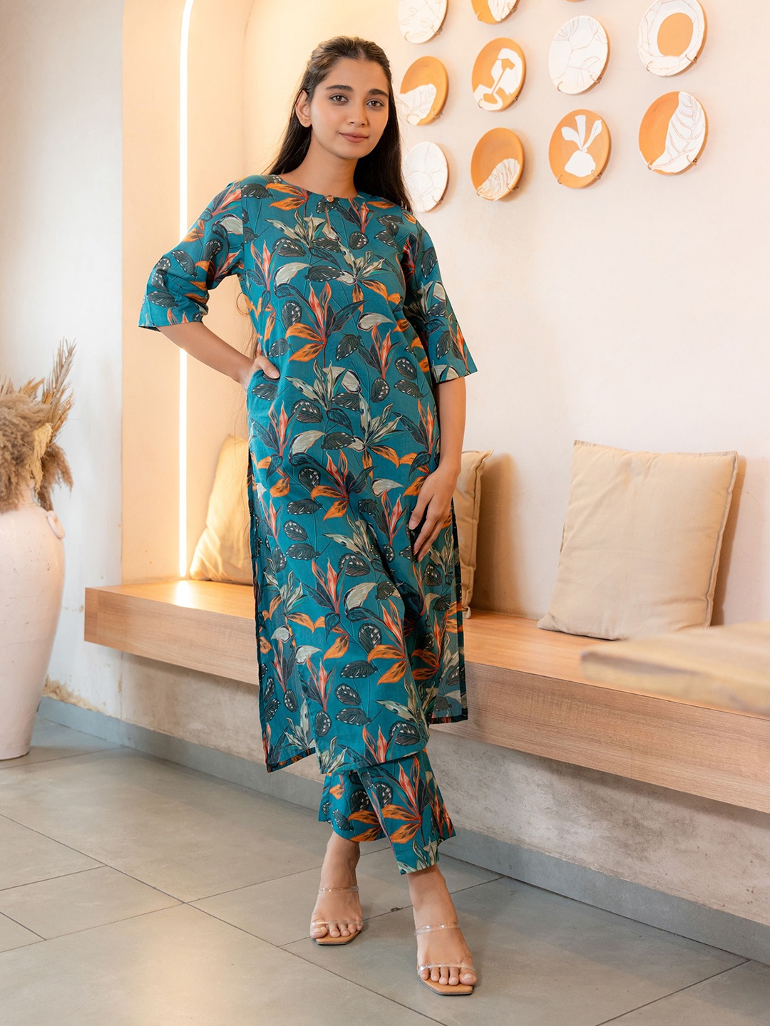 

GULABOSITABO Women Floral Printed Keyhole Neck Kurta, Blue