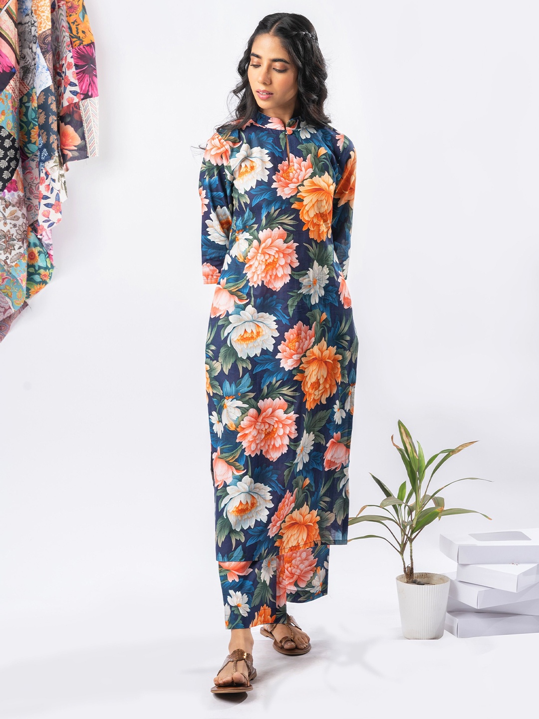 

GULABOSITABO Women Floral Printed Pure Cotton Straight Kurta, Blue