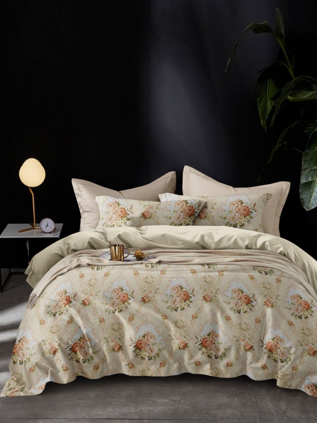 

Aura Grey & White Floral Printed Double Queen Bedding Set
