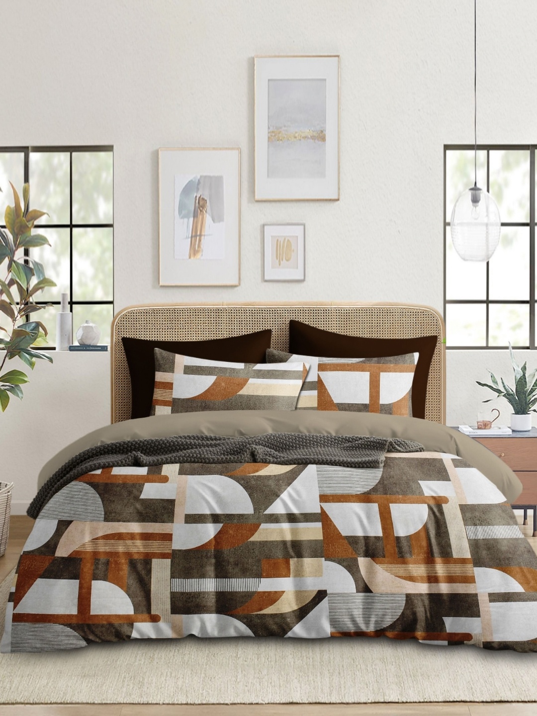 

Aura Grey & Brown Geometric Printed Double Queen Bedding Set, White