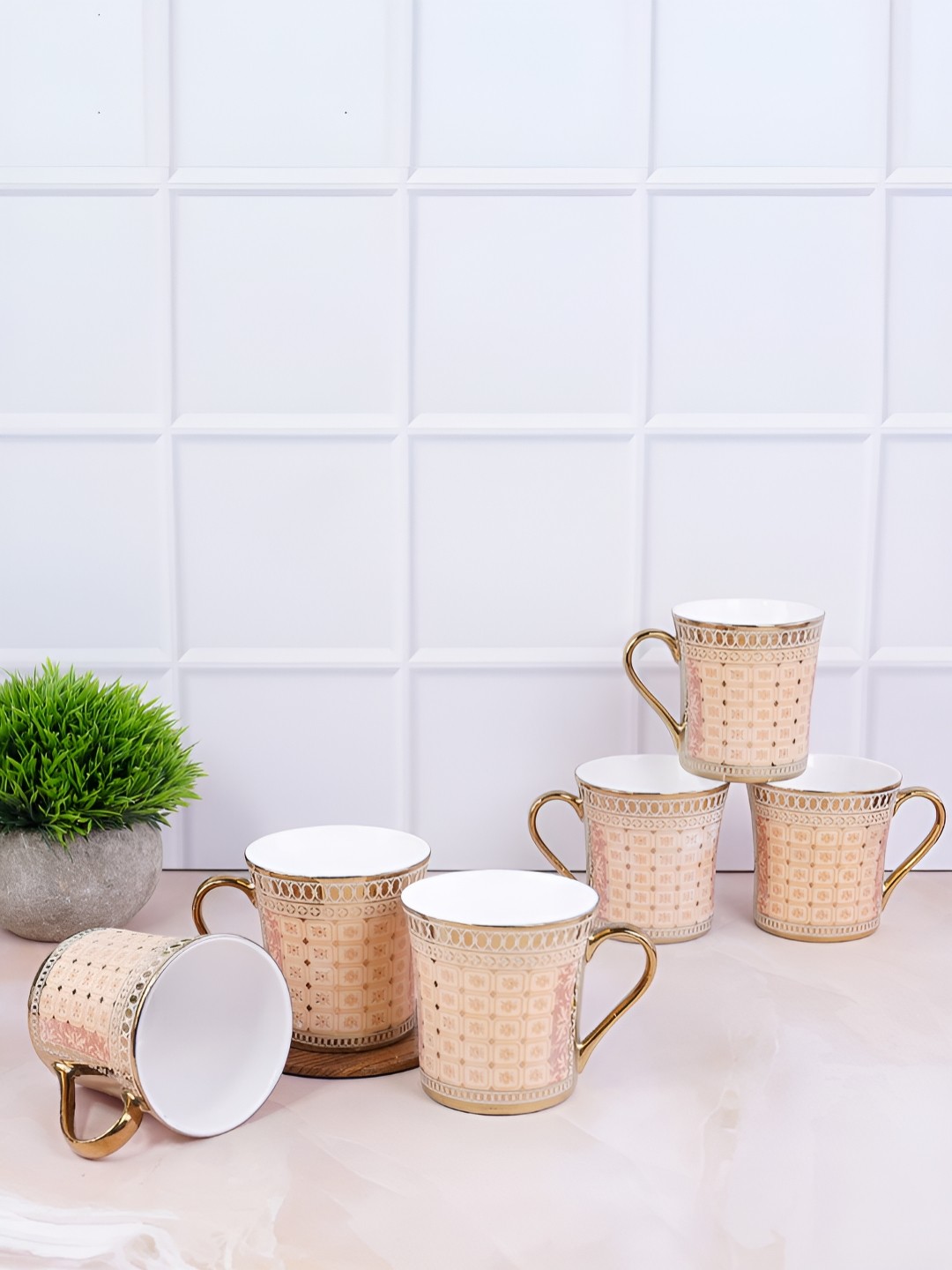 

UPC Gold-Toned & Brown 6 Pieces Floral Printed Ceramic Glossy Cups