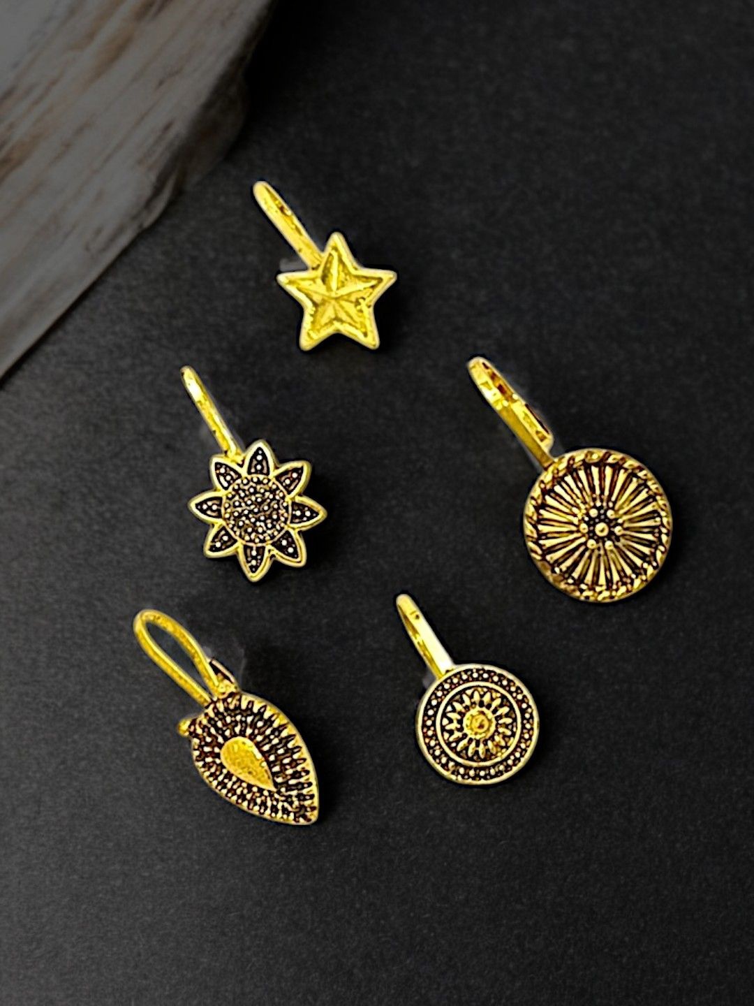 

FEMMIBELLA Set Of 5 Gold-Plated Stud Nosepin