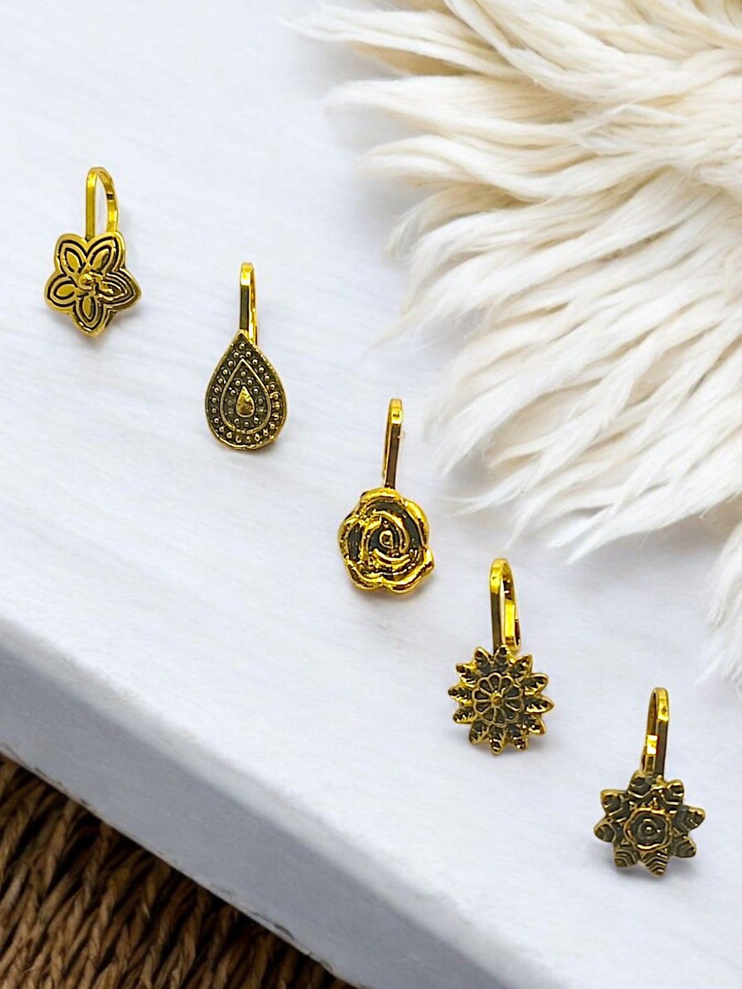 

FEMMIBELLA Set Of 5 Gold-Plated Stud Nosepin