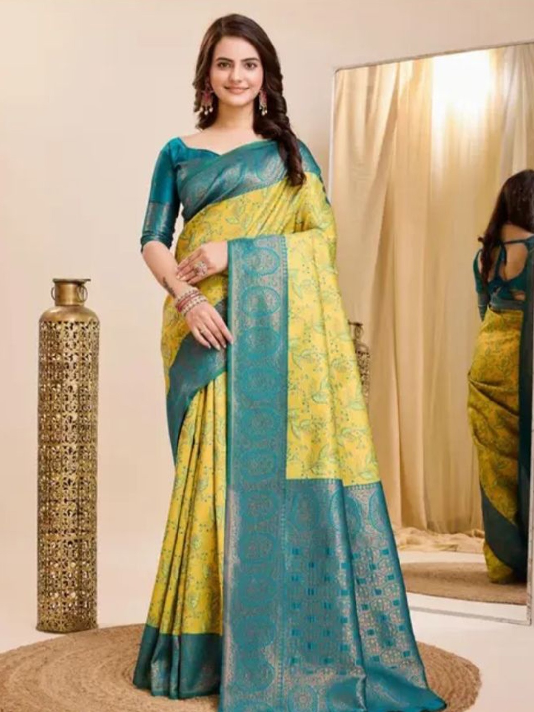 

Sitanjali Women Ethnic Motifs Woven Design Zari Kanjeevaram Saree, Green