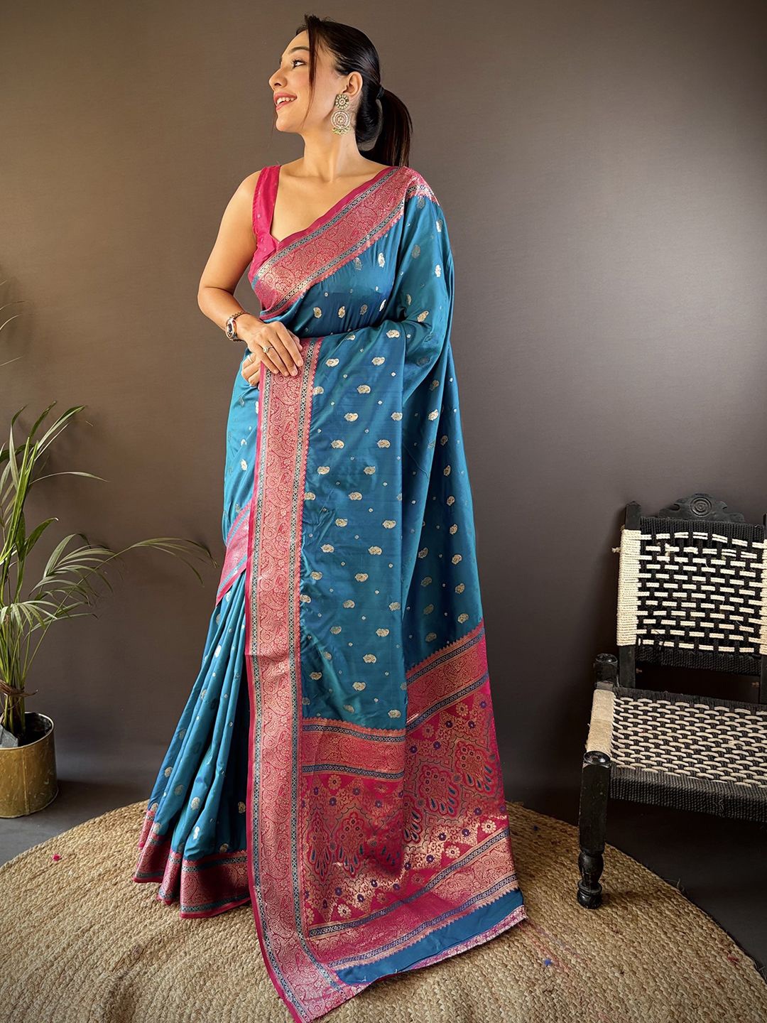 

Mitera Women Ethnic Motifs Woven Design ZariBanarasi Saree, Blue