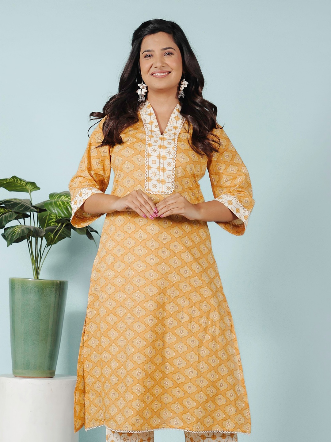 

Aramya Geometric Printed Cotton Straight Kurta, Yellow