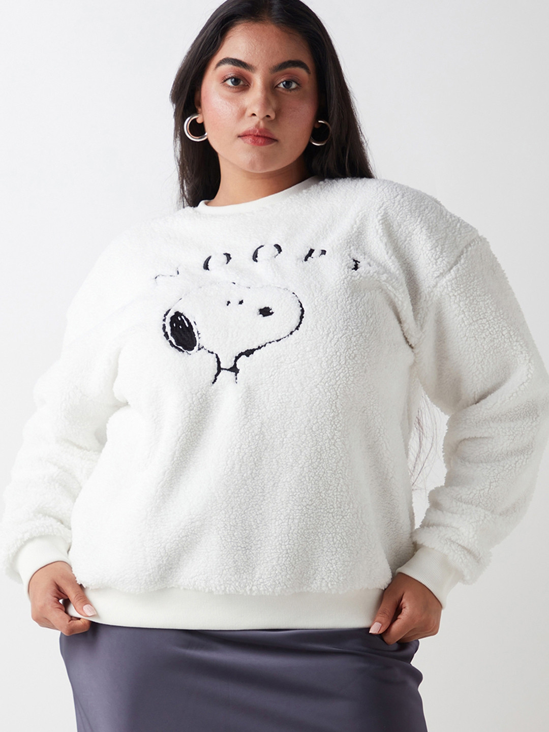 

Bewakoof Plus Peanuts Merchandise Women Embroidered Oversized Plus Size Sweatshirt, White