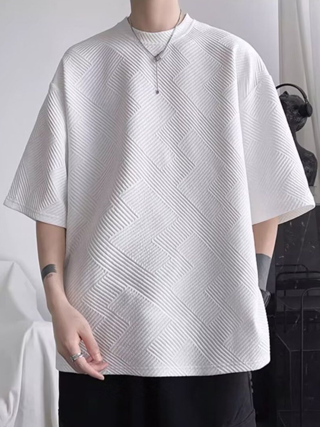 

StyleCast x Revolte Men Self Design Round Neck Oversized T-shirt, White