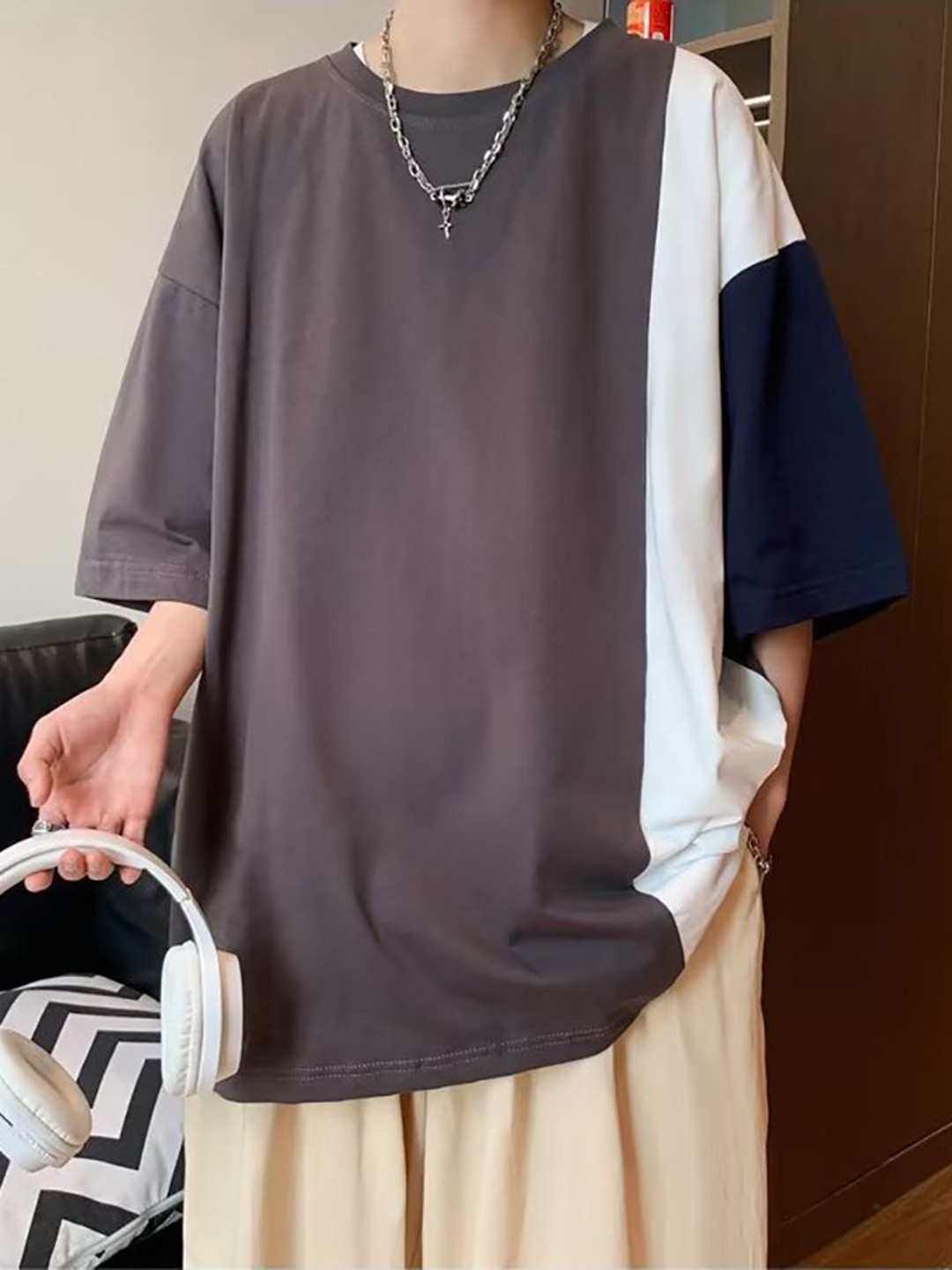 

StyleCast x Revolte Men Colourblocked Drop-Shoulder Sleeves T-shirt, Grey