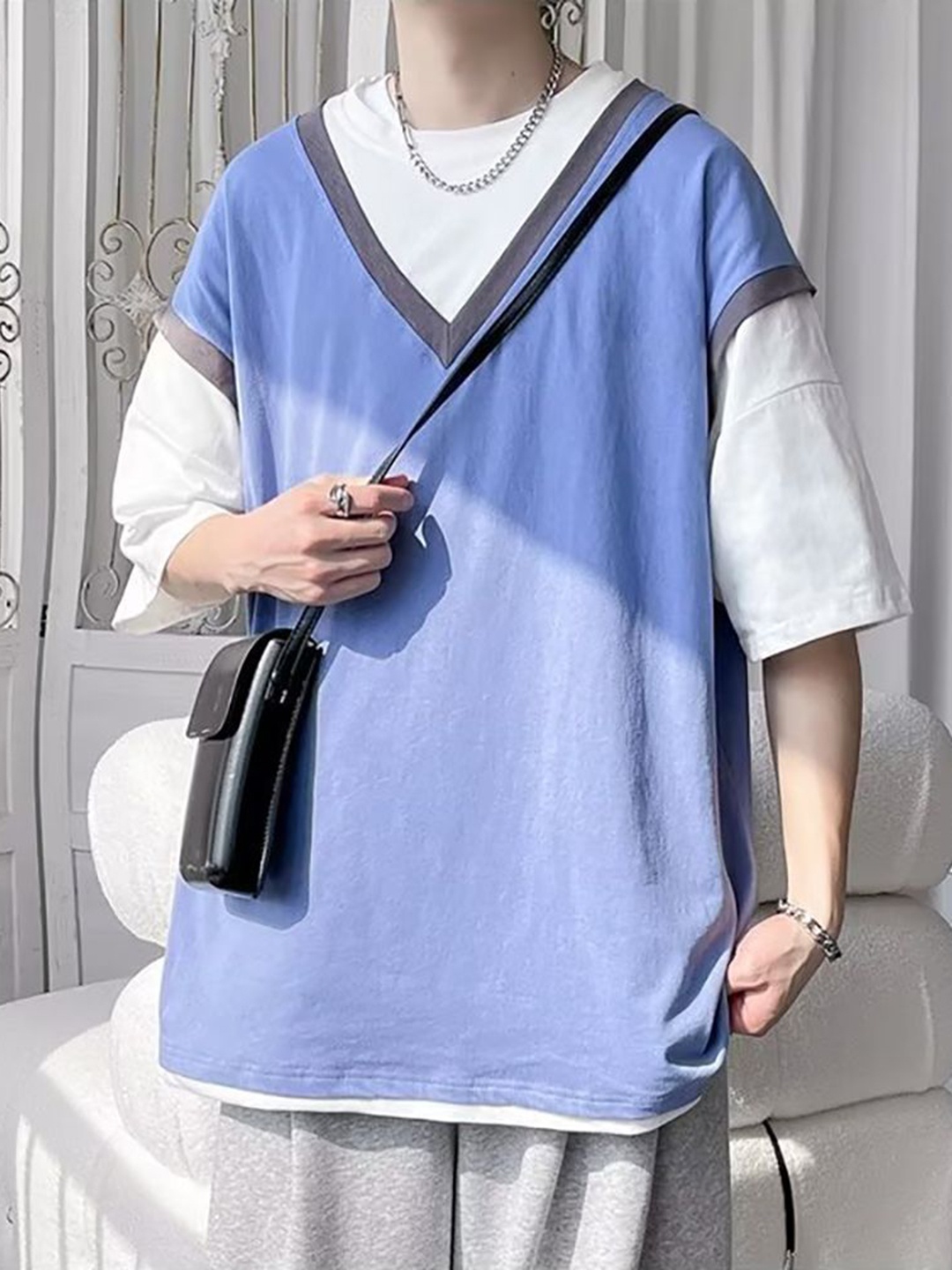 

StyleCast x Revolte Men Colourblocked Round Neck Oversized T-shirt, Blue