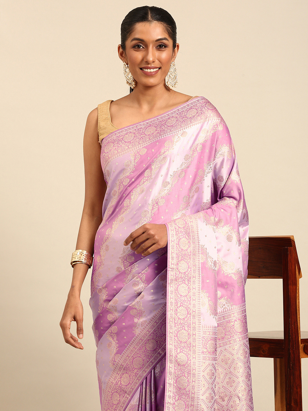 

MOHEY Floral Woven Design Zari Saree, Pink