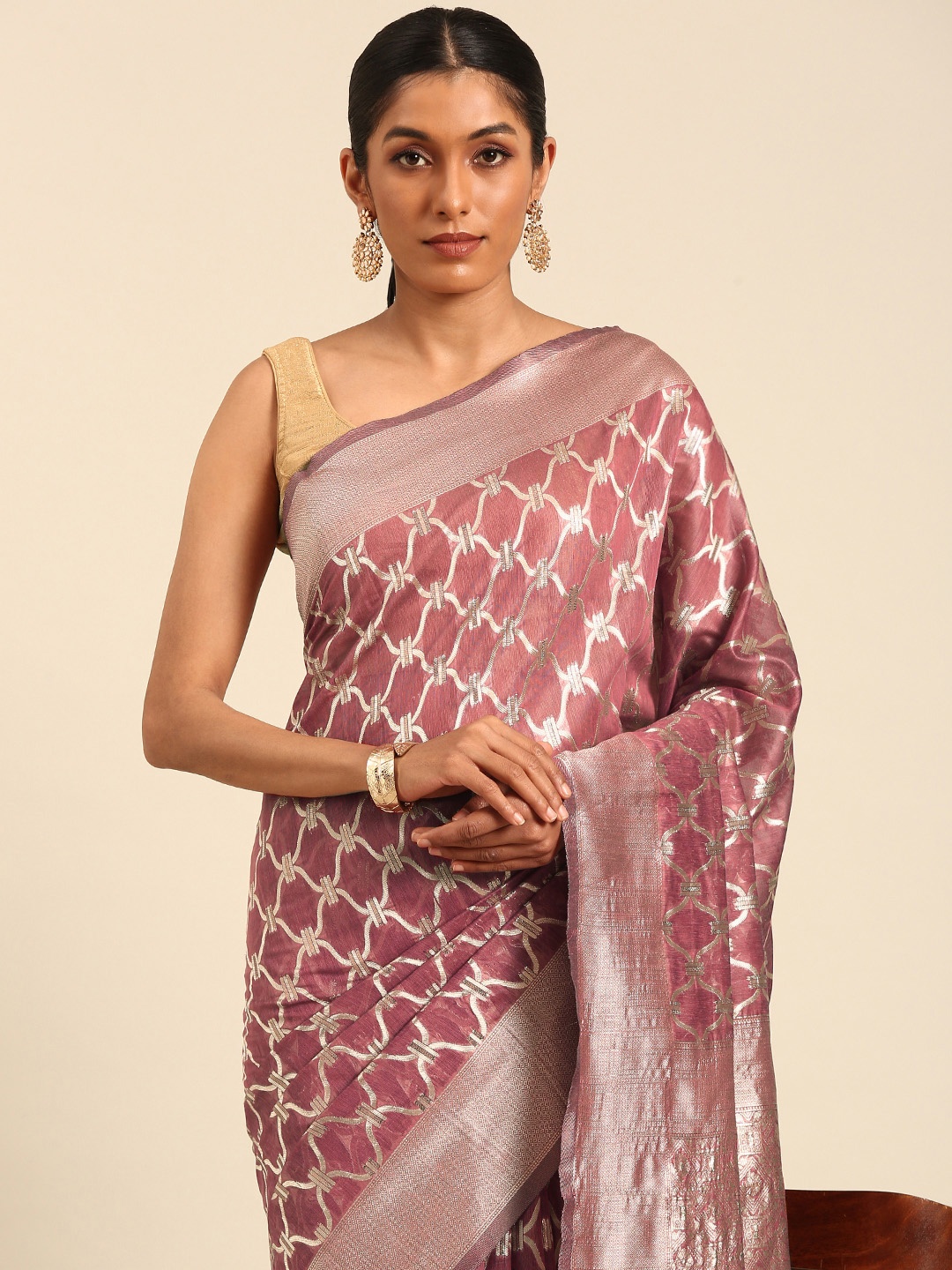 

MOHEY Woven Design Saree, Pink