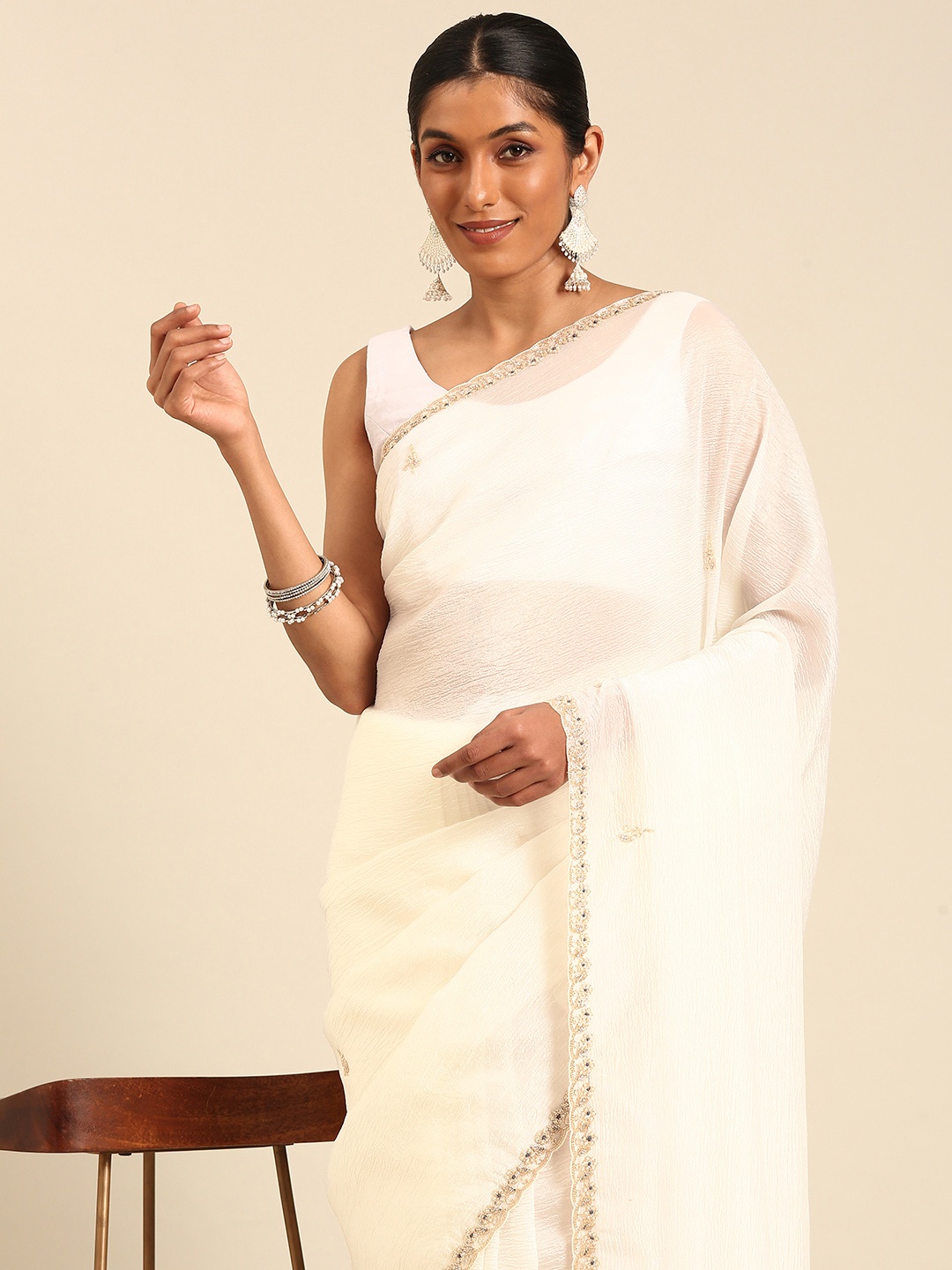 

MOHEY Embroidered Pure Crepe Saree, Off white