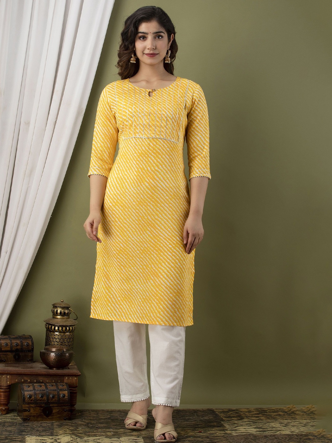 

GREYSHADE Women Leheriya Gotta Patti Straight Kurta, Yellow